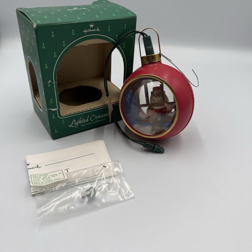 1984 Hallmark Lighted Ornament Santa’s Workshop Peek Through 3D Bunny Rabbit.